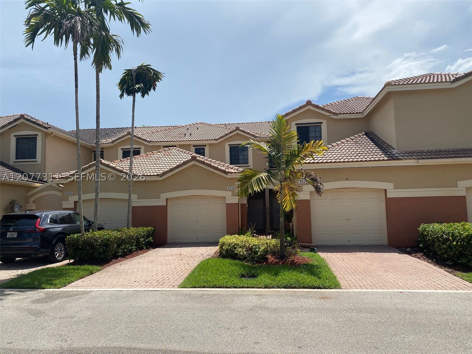 Property Photo:  4218 Vineyard Cir 4218  FL 33332 