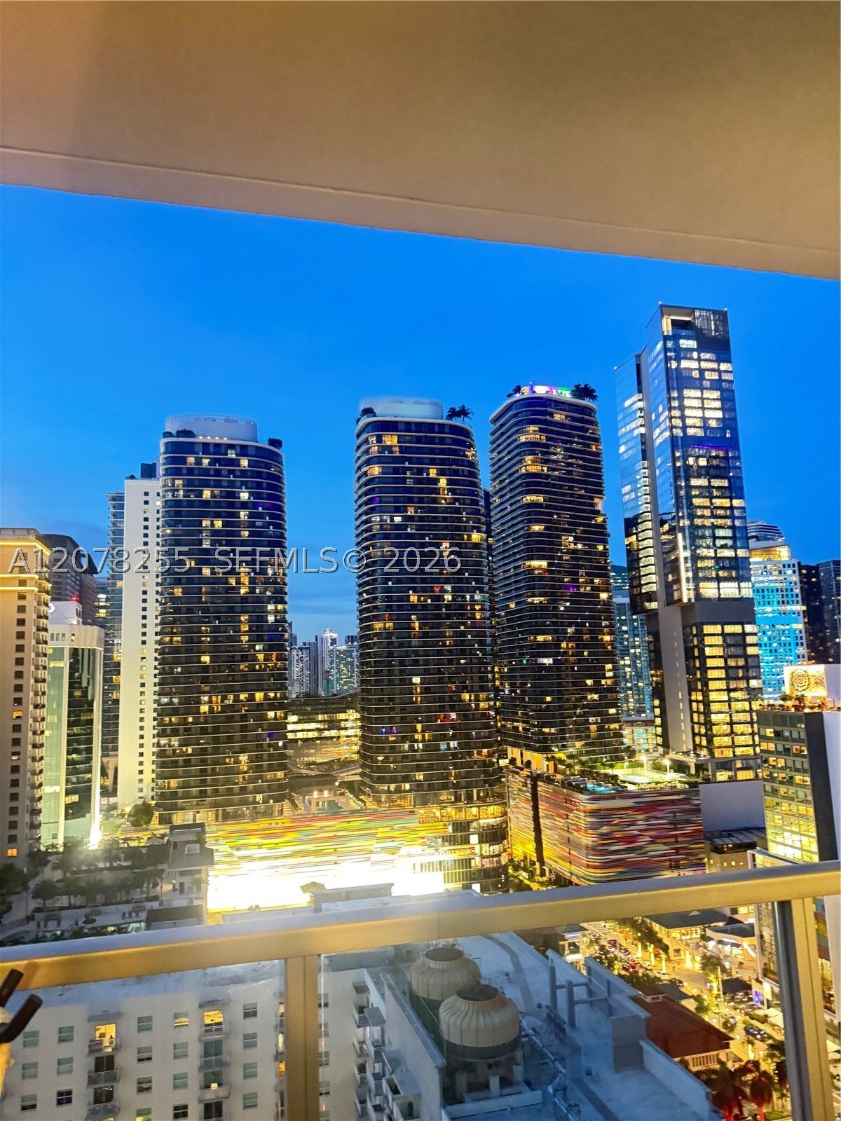Property Photo:  1111 SW 1st Ave 2721-N  FL 33130 