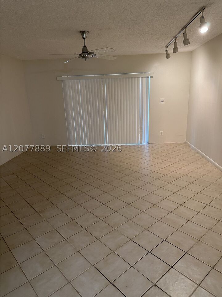 Property Photo:  6061 N Falls Cir Dr 106  FL 33319 