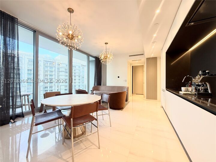 Property Photo:  300 Biscayne Blvd Way 3908  FL 33131 
