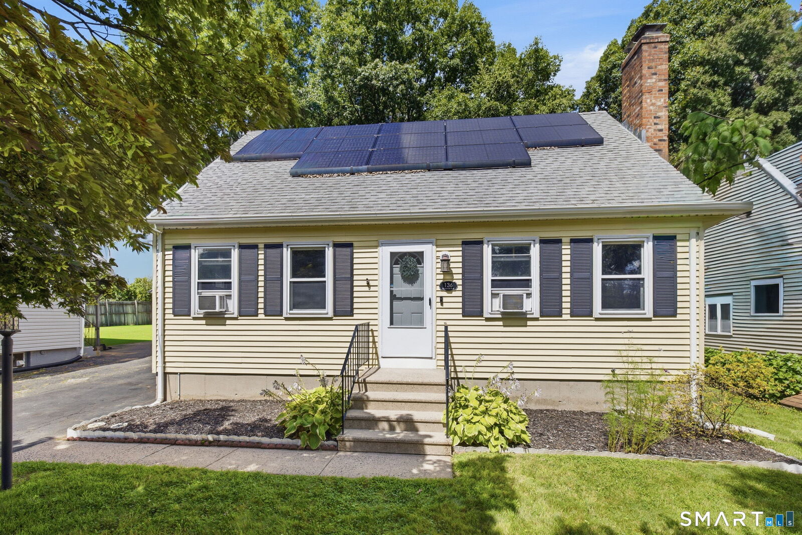 Property Photo:  136 Rockwell Avenue  CT 06010 