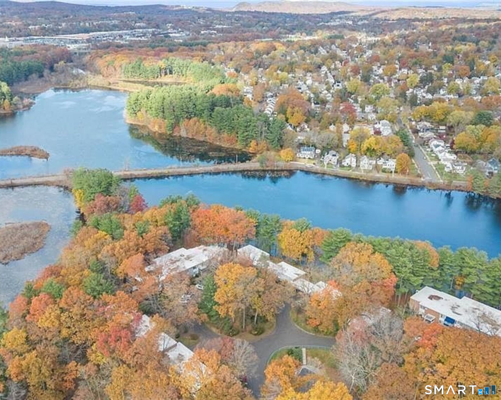 Property Photo:  22 North Lake Drive D2  CT 06517 