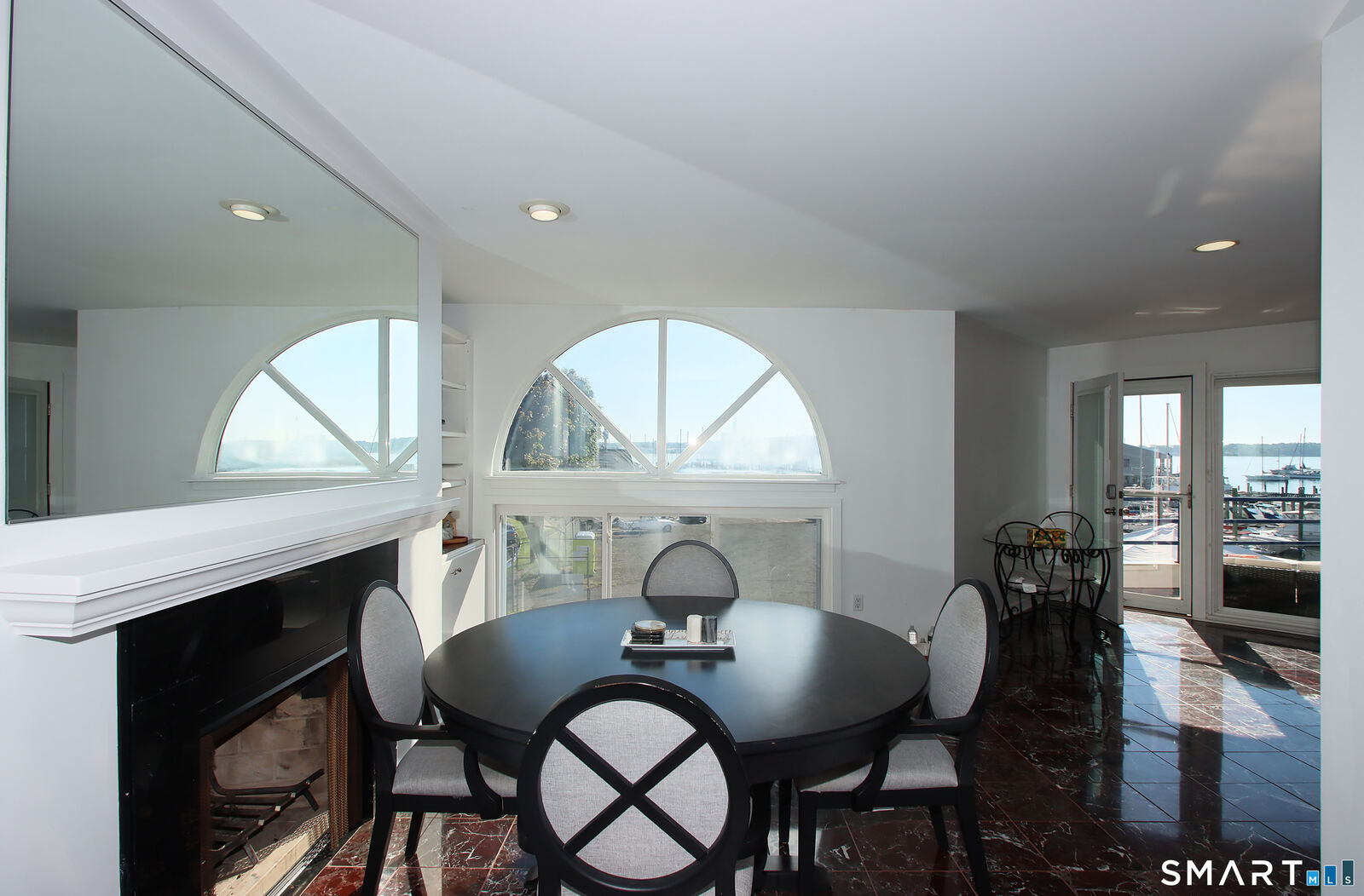 Property Photo: 14 Harbour Close CT 06519