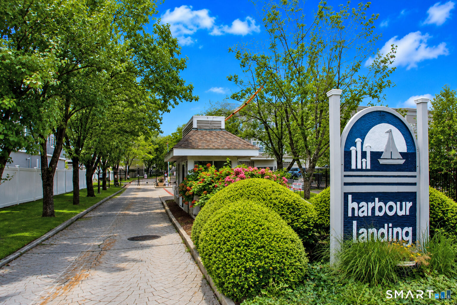 Property Photo:  14 Harbour Close  CT 06519 