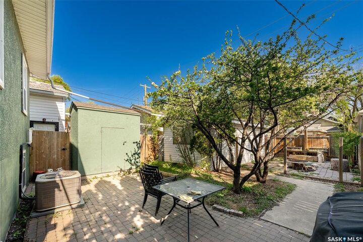 Property Photo: 204 25th Street W SK S7L 0C4