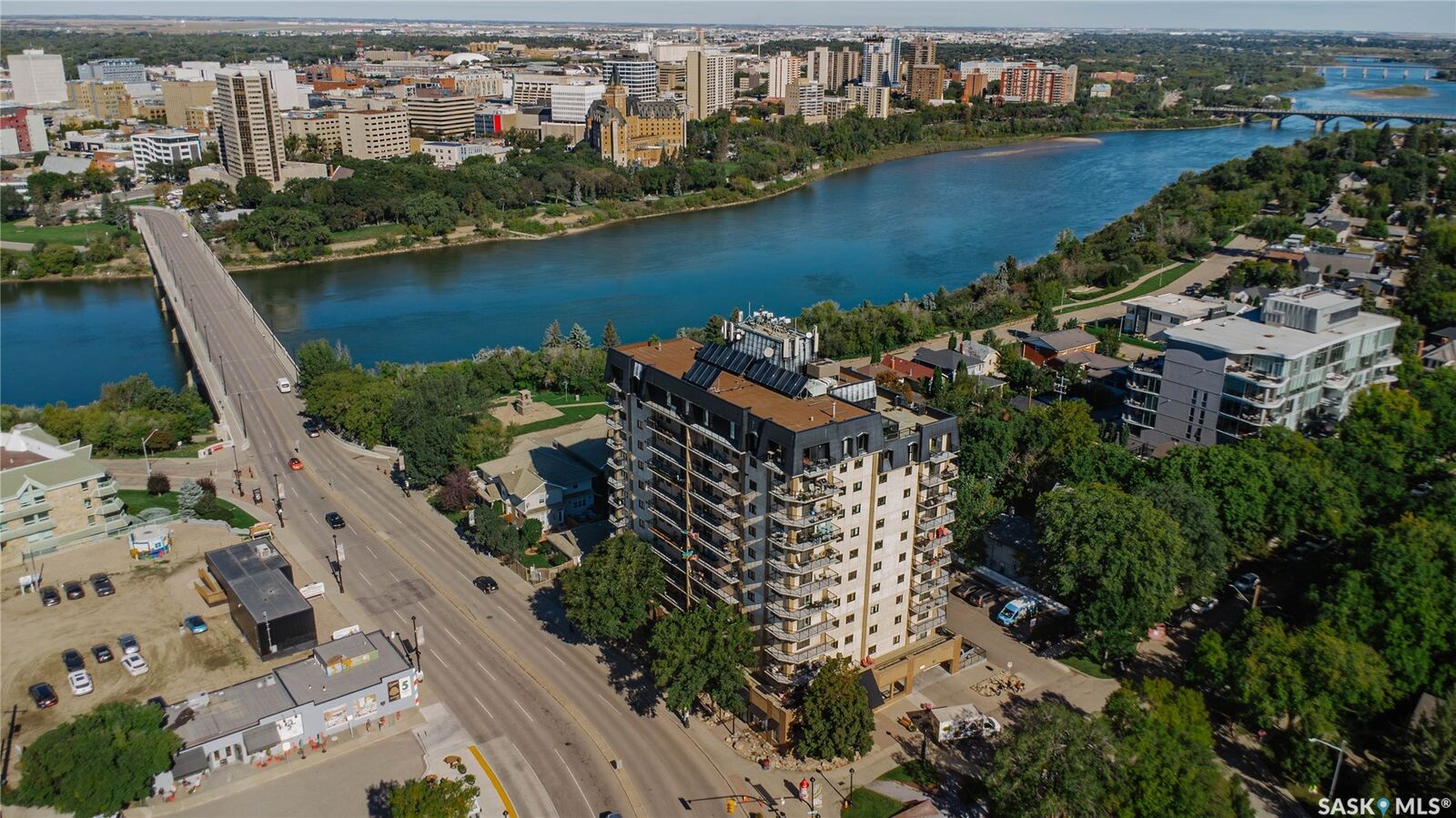 Property Photo:  611 University Drive 404  SK S7N 3Z1 