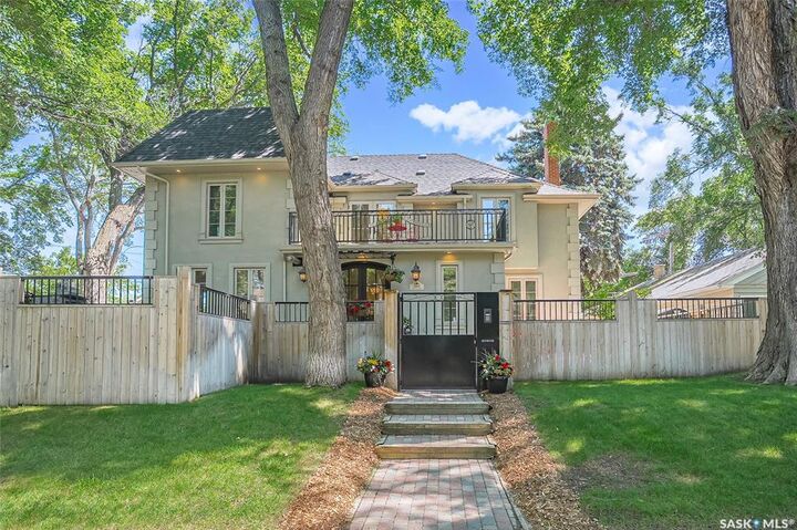 Property Photo: 100 Poplar Crescent SK S7M 0A6