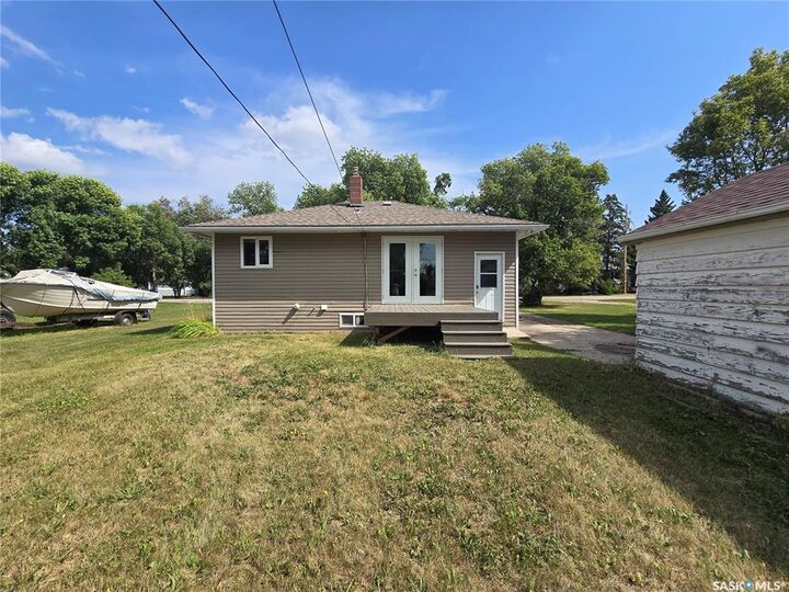 Property Photo: 906 Pacific Street SK S0G 2B0