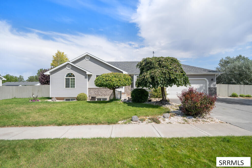 Property Photo:  4225 Birchwood Circle  ID 83406 