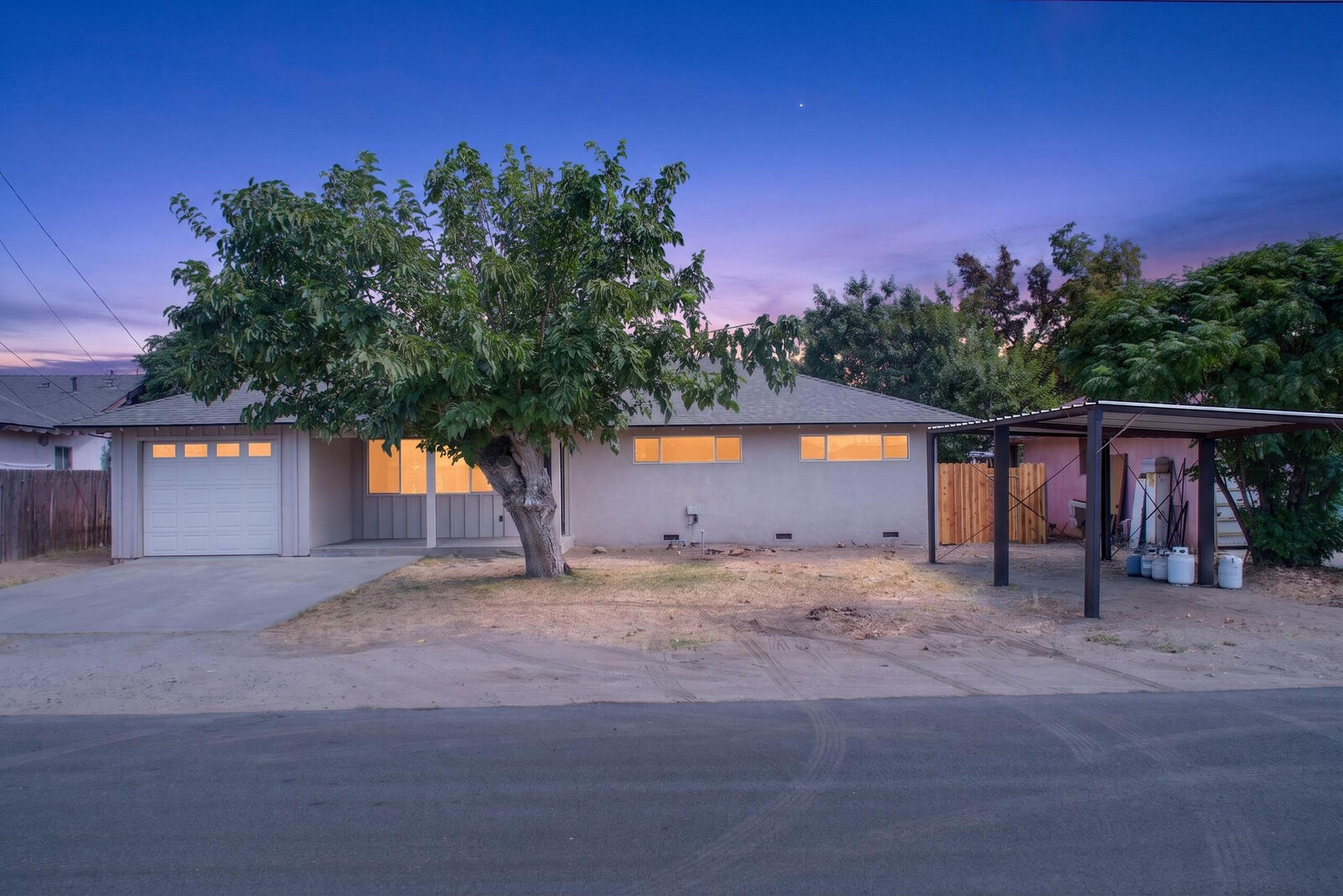 Property Photo:  648 La Vida Avenue  CA 93257 