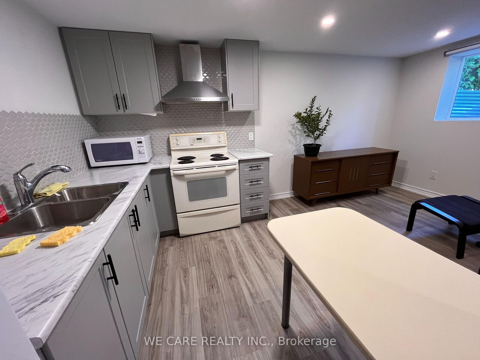Property Photo:  59 Saddle Ridge Drive Lower  ON M4A 1Z6 