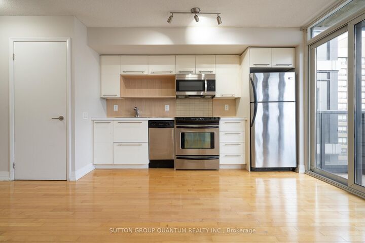 Photo de la propriété:  25 Carlton Street 1811  ON M5B 1L4 