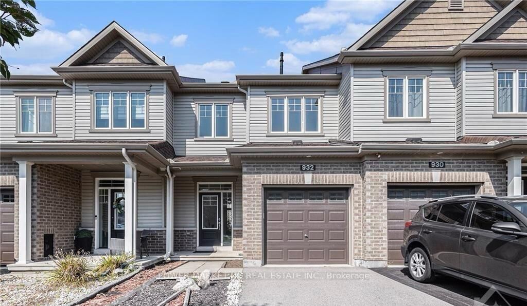Property Photo: 932 Kilbirnie Drive ON K2J 6G2