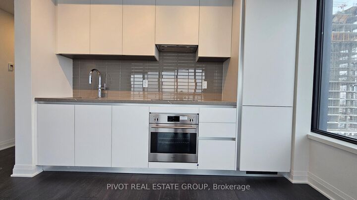 Property Photo:  4015 The Exchange Street 2902  ON L5B 0N9 