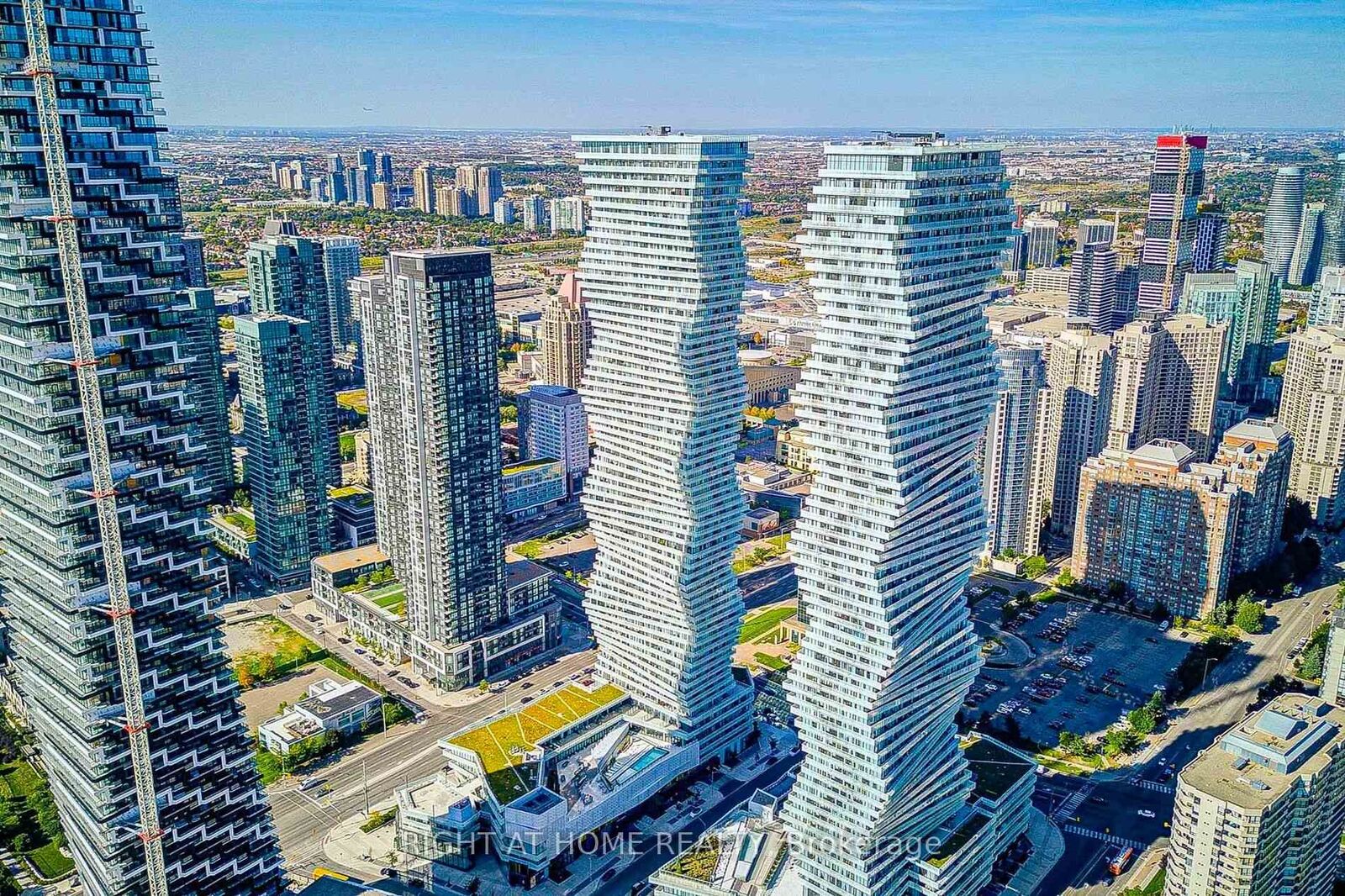 Property Photo:  3900 Confederation Parkway 6001  ON L5B 0M3 