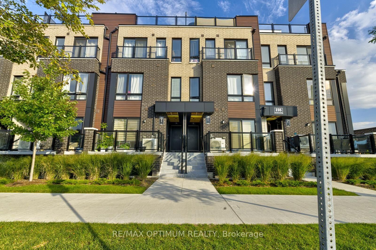 Property Photo:  235 McLevin Avenue 4  ON M1B 0E8 