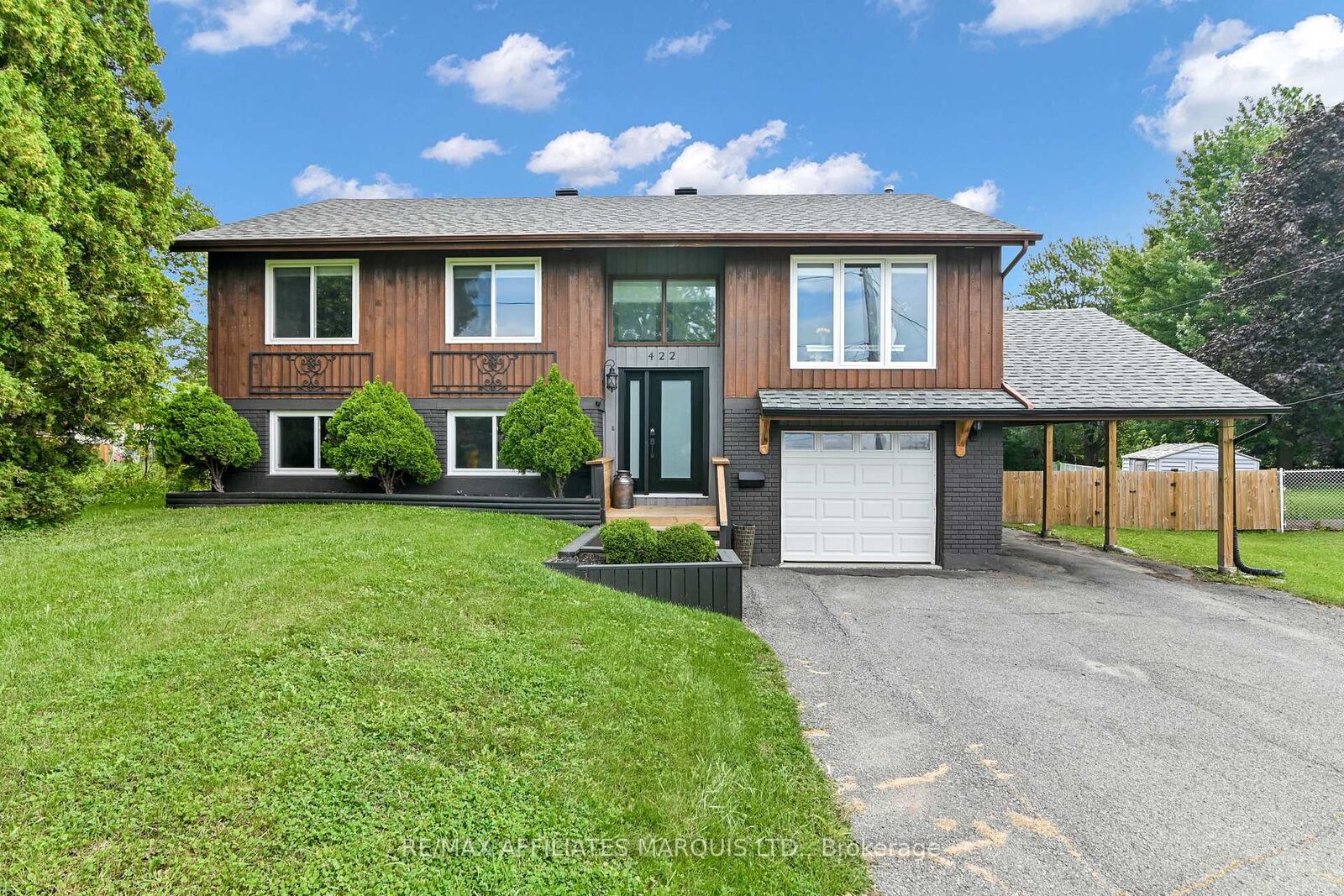 Property Photo: 422 Hilbert Avenue ON K6K 1H5