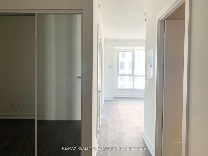 Property Photo:  9 Mabelle Avenue 3421  ON M9A 4X7 