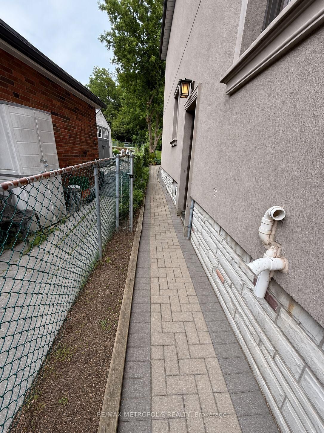 Property Photo:  57 Midland Avenue  ON M1N 3Z8 