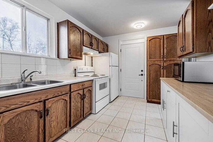 Property Photo:  260 Taylor Mills Drive N Main Fl  ON L4C 2T7 