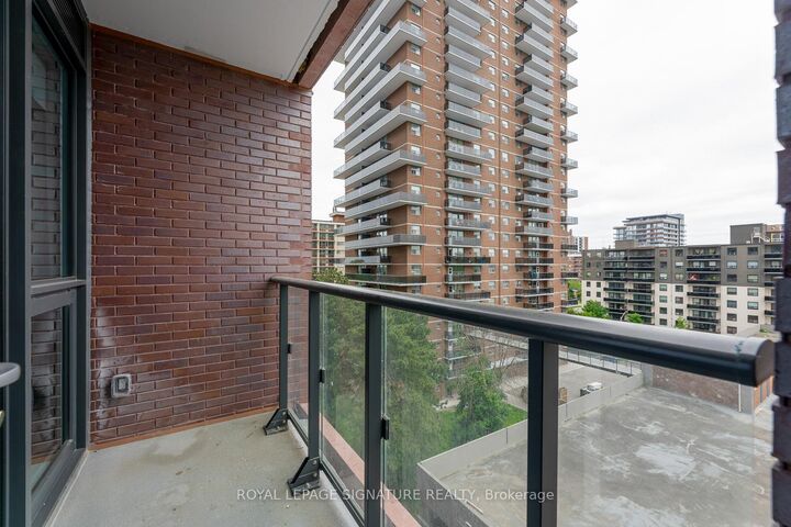 Property Photo: 28 Ann Street 518 ON L5G 3G1