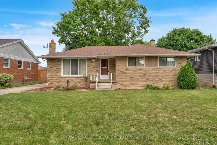 126 Partridge Crescent — photo 1