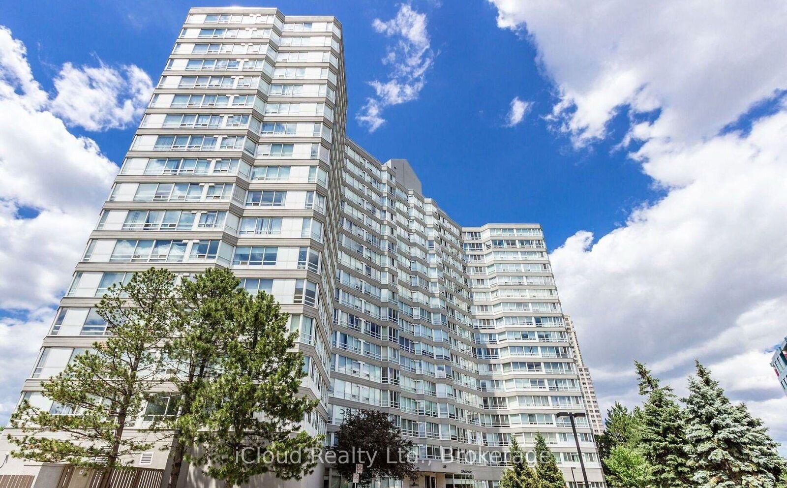 Property Photo:  50 Kingsbridge Garden Circle 915  ON L5R 1Y2 