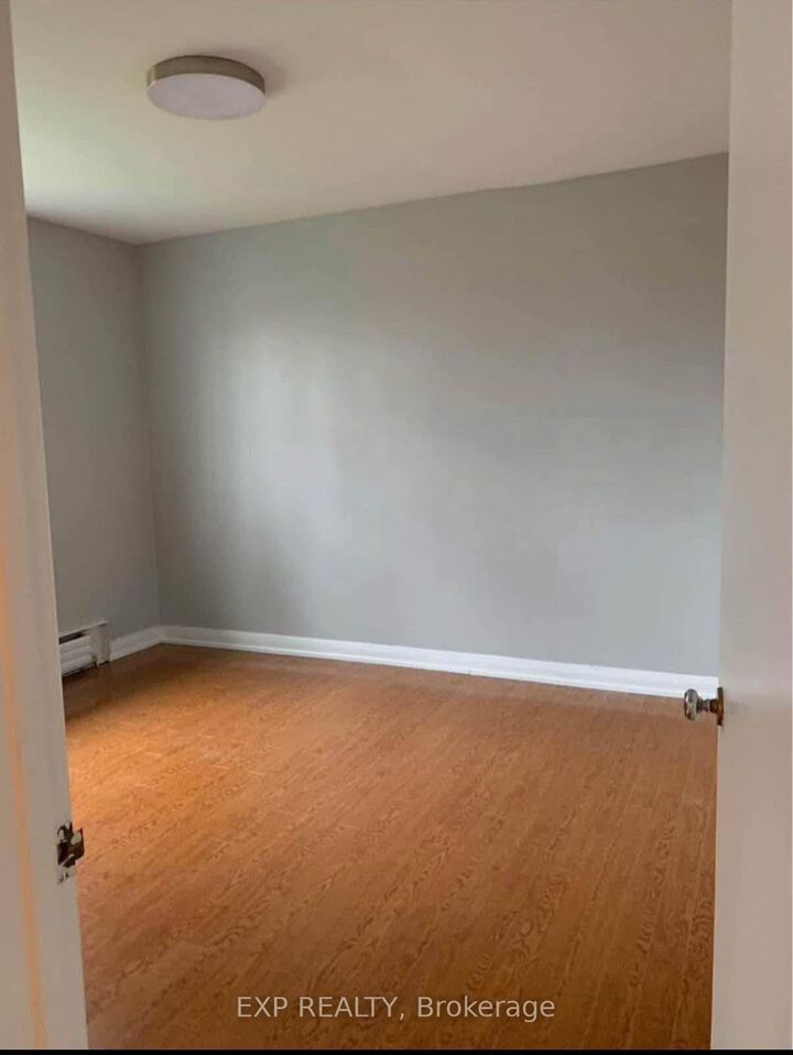 Property Photo: 60 Maple Avenue S 3 ON L5H 2R6