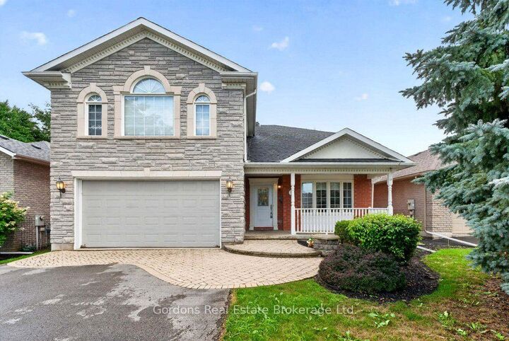 7 Hazel Court — photo 1