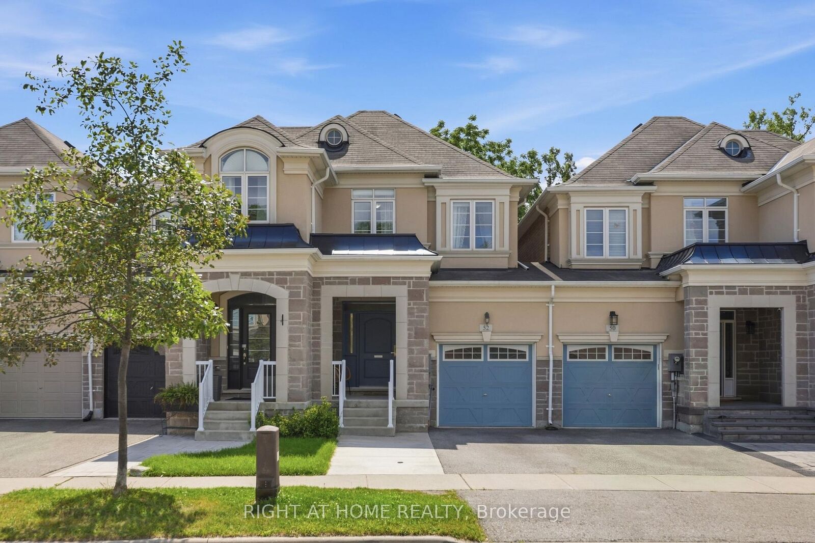 Property Photo: 52 Upper Canada Court ON L7G 0L1