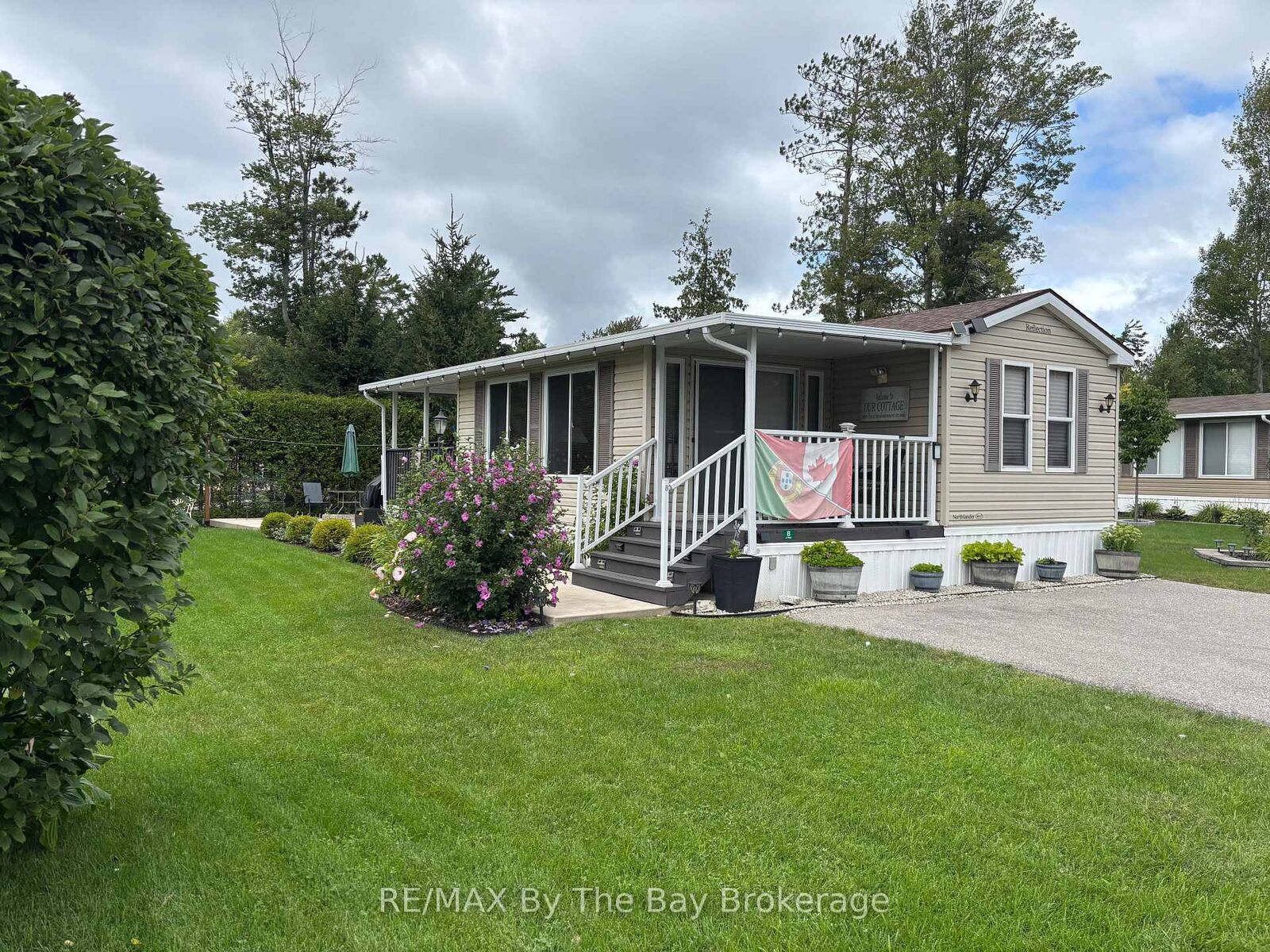 Property Photo:  8 Kenora Trail  ON L9Z 1X7 