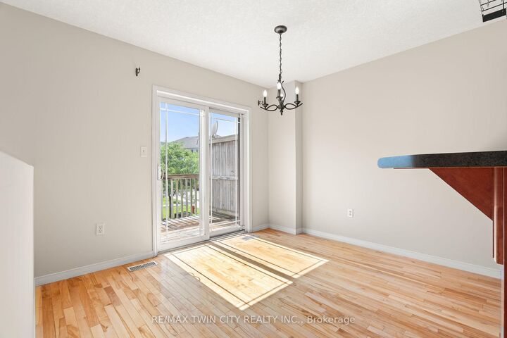 Photo de la propriété:  619 Wild Ginger Avenue H50  ON N2V 2X1 