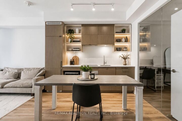 Property Photo: 20 Edward Street 813 ON M5G 0C5