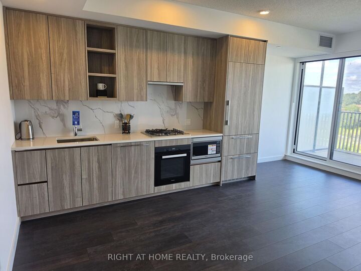 Property Photo:  75 Billes Heights 916  ON M2K 0J8 