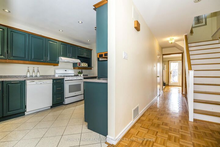 Property Photo: 336 Queen Street S 3 ON L5M 1M2