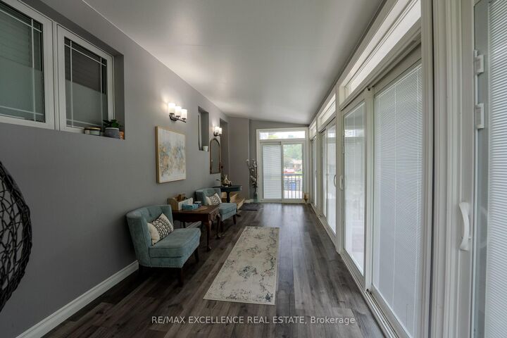 Property Photo: 21 Elizabeth Street ON L7G 3K1