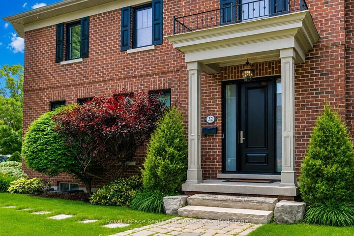 Property Photo: 32 Jopling Avenue N ON M9B 4E7