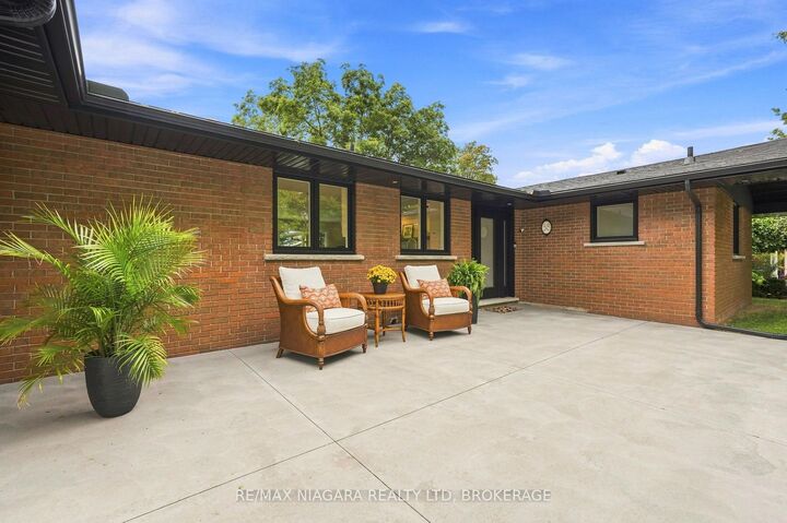Property Photo: 38 Royal Henley Boulevard ON L2N 4S1