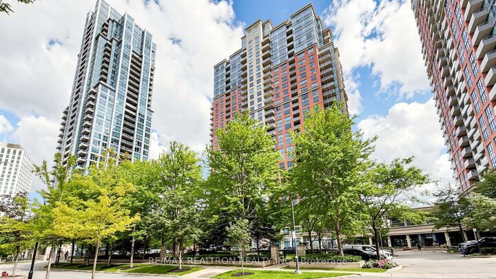 Property Photo:  25 Viking Lane 1053  ON M9B 0A1 