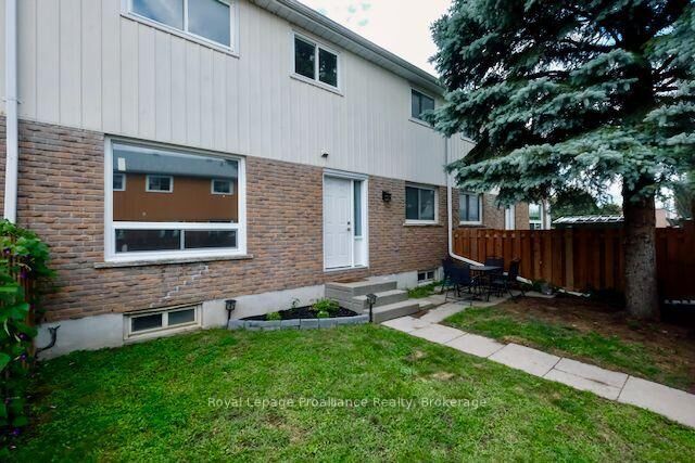 Property Photo:  19 Tracey Park Drive 35  ON K8P 4R4 