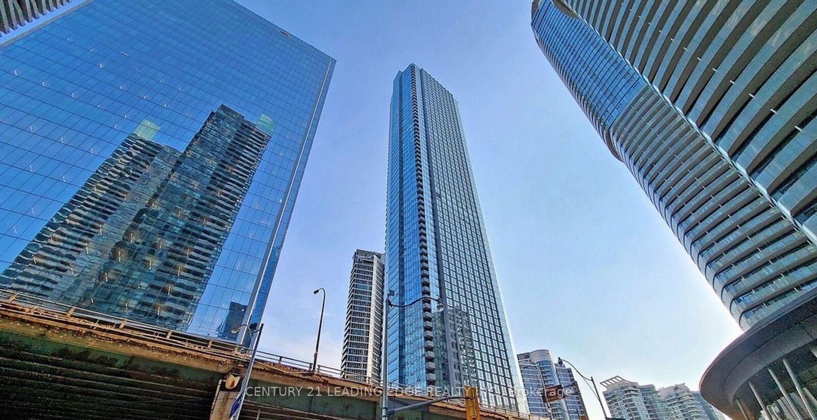 Property Photo:  10 York Street 5407  ON M5J 0E1 