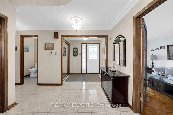 Property Photo: 5 Jordana Drive ON L3S 3C2