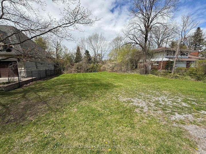 Property Photo:  95 Dorothea Drive  ON K1V 7C6 