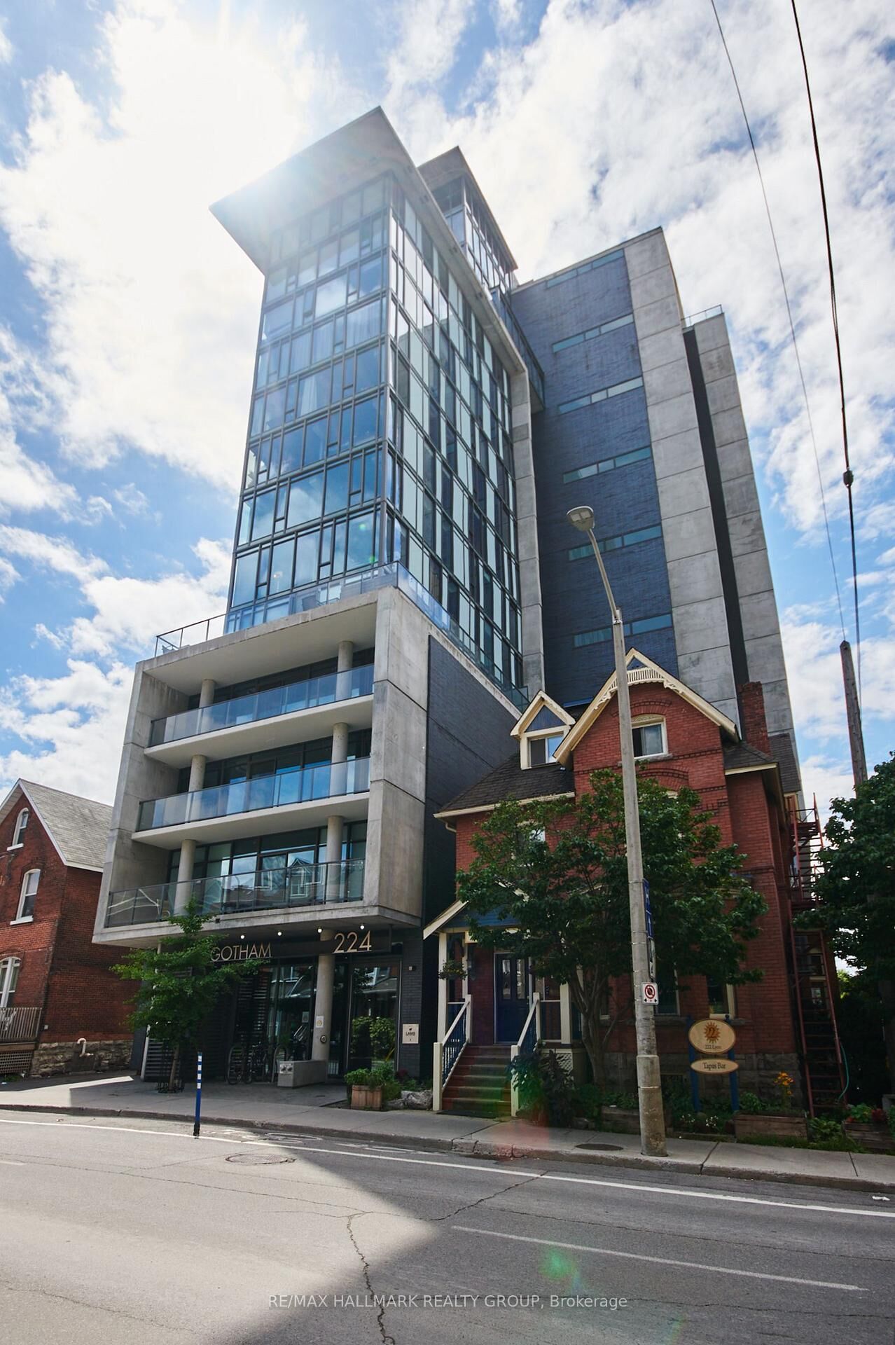 Property Photo: 224 Lyon Street N 1104 ON K1R 0C1