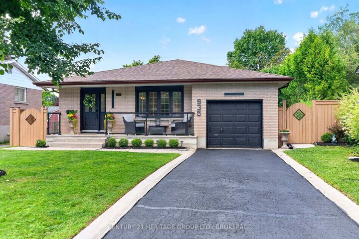 Property Photo: 935 Pembridge Crescent ON K7M 6C6