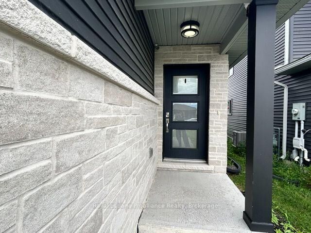 Property Photo: 42 Dewal Place ON K8P 0E5