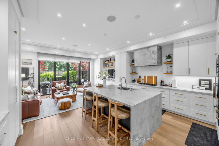 Property Photo: 29 Oaklands Avenue ON M4V 0A9