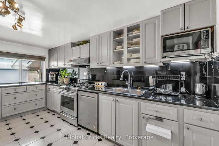 Property Photo:  277 Short Avenue S  ON N5W 1W3 