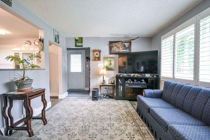 Property Photo:  976 Yonge Street  ON L4R 2E7 