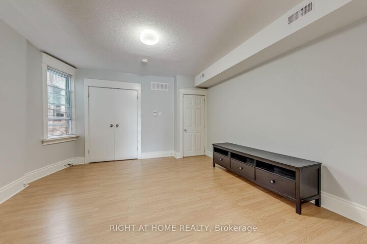 Property Photo:  3146 Dundas St Street W A  ON M6P 2A1 